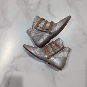A.S.98 Distressed Silver Pointed Ankle Booties Sz 37